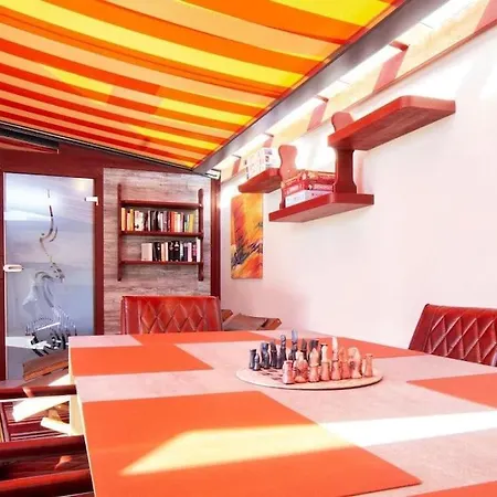 Designer Haus Mit Beheiztem Pool *