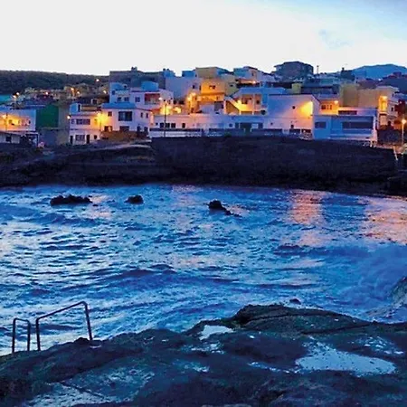 Designer Haus Mit Beheiztem Pool بيت للعطل