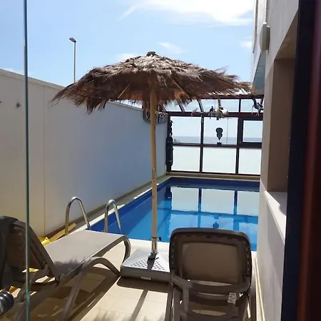 Designer Haus Mit Beheiztem Pool