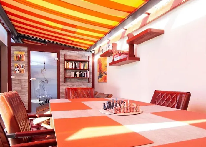 Designer Haus Mit Beheiztem Pool *